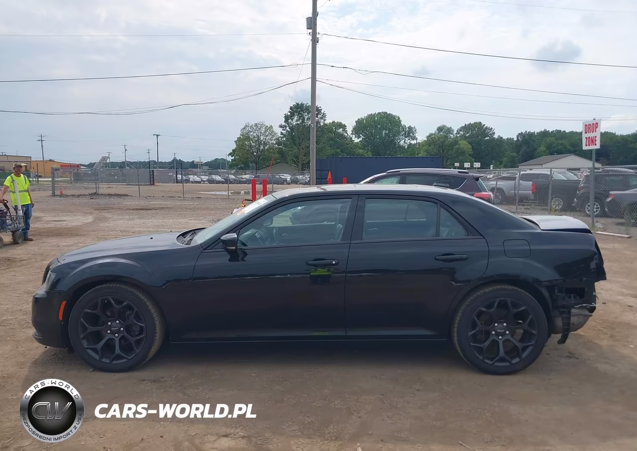 2019 Chrysler 300 300S VIN:2C3CCABG7KH590883 - 15