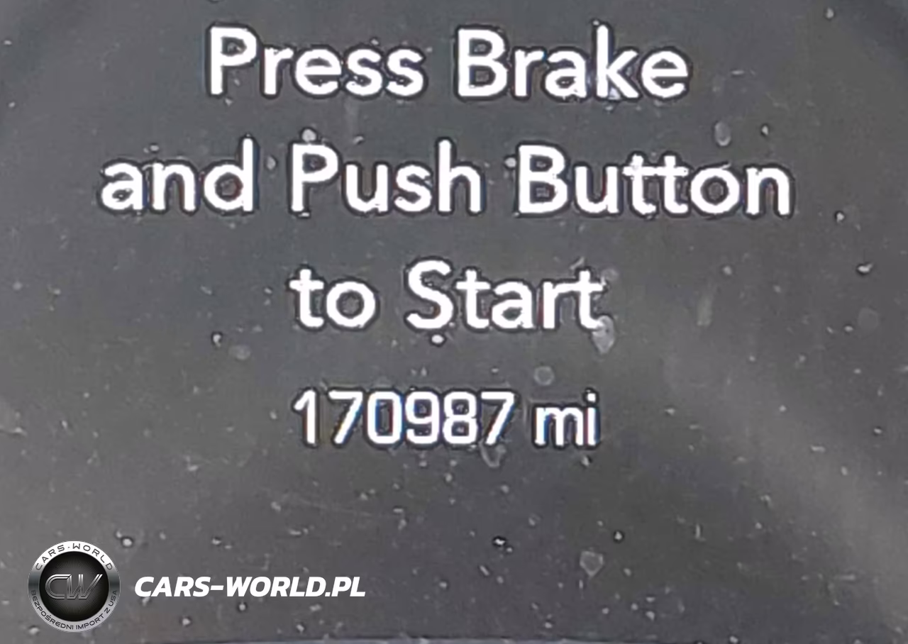 2019 Chrysler 300 300S VIN:2C3CCABG7KH590883 - 16