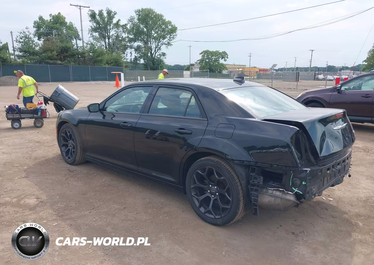 2019 Chrysler 300 300S VIN:2C3CCABG7KH590883 - 3