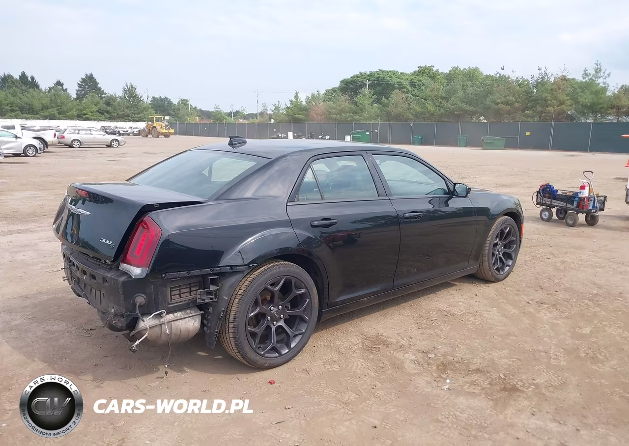 2019 Chrysler 300 300S VIN:2C3CCABG7KH590883 - 4