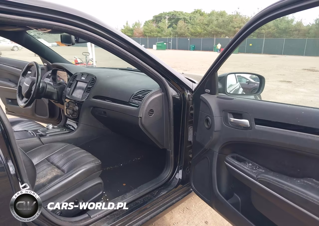 2019 Chrysler 300 300S VIN:2C3CCABG7KH590883 - 5