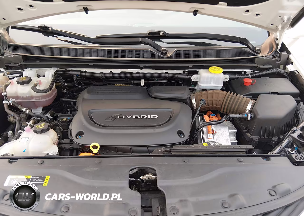 2018 Chrysler Pacifica Hybrid Touring Plus VIN:2C4RC1H71JR311661 - 10