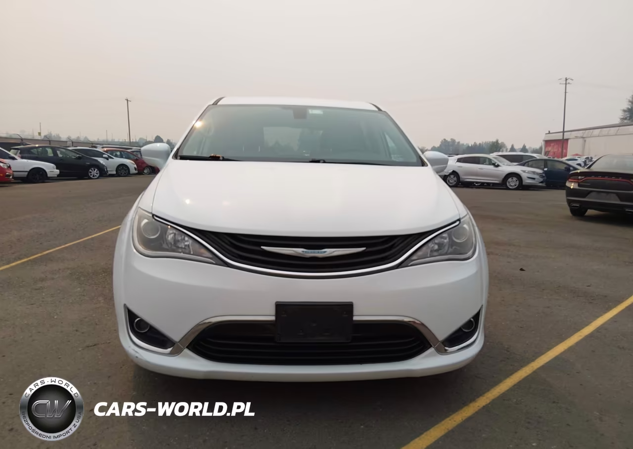 2018 Chrysler Pacifica Hybrid Touring Plus VIN:2C4RC1H71JR311661 - 12