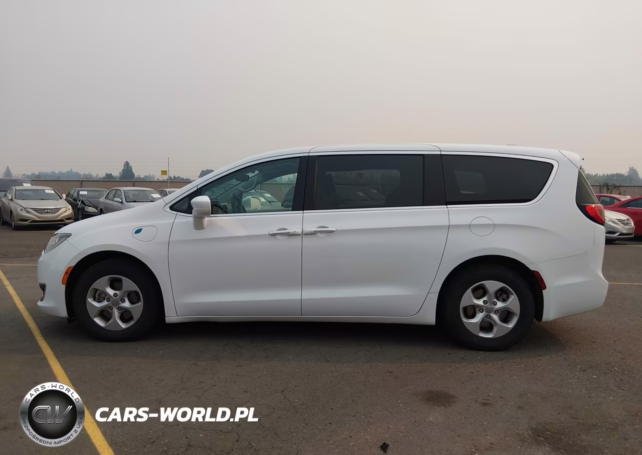 2018 Chrysler Pacifica Hybrid Touring Plus VIN:2C4RC1H71JR311661 - 14