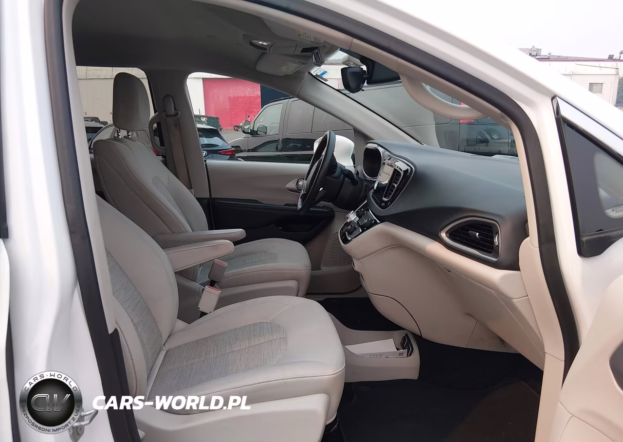 2018 Chrysler Pacifica Hybrid Touring Plus VIN:2C4RC1H71JR311661 - 5