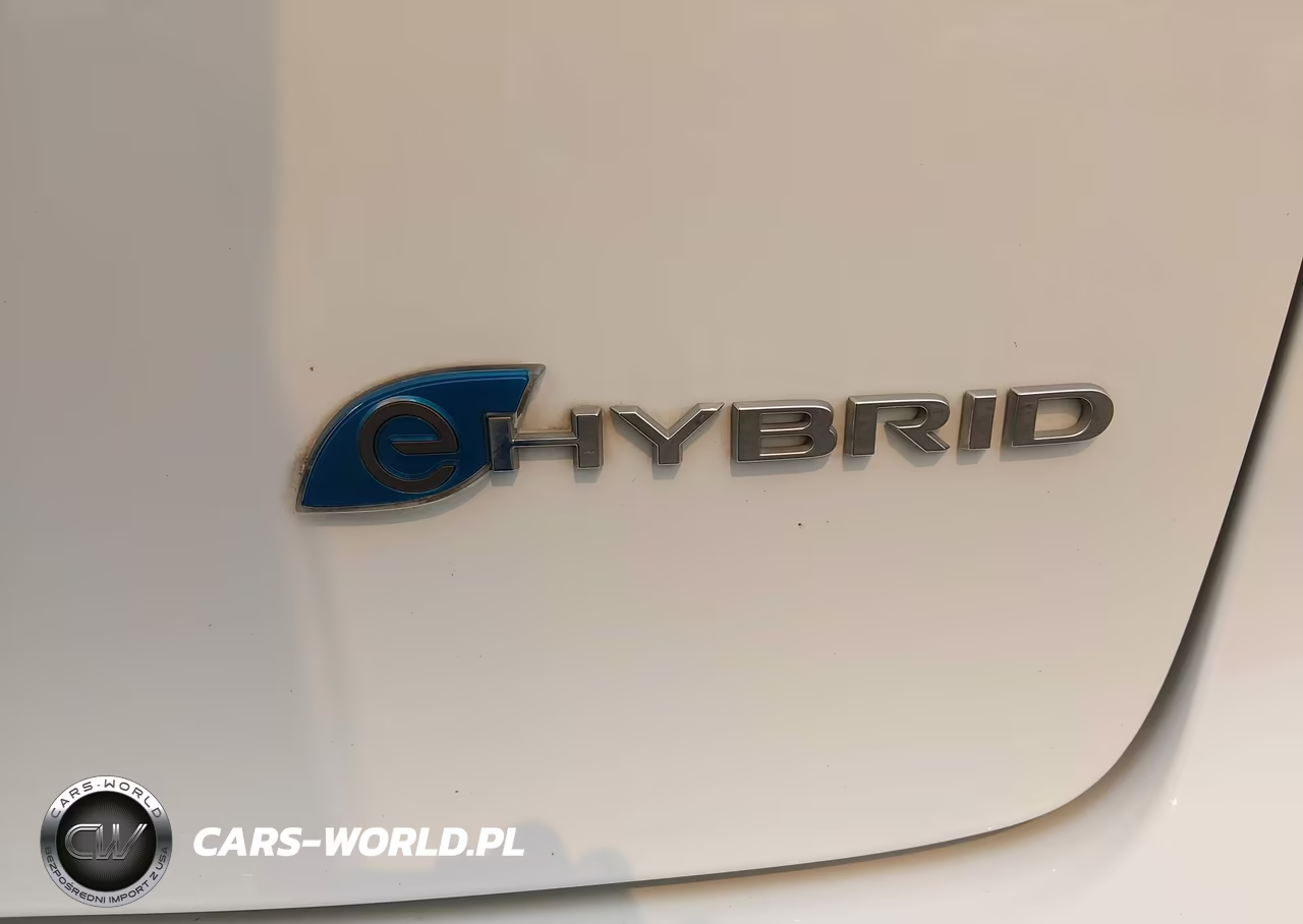 2018 Chrysler Pacifica Hybrid Touring Plus VIN:2C4RC1H71JR311661 - 6
