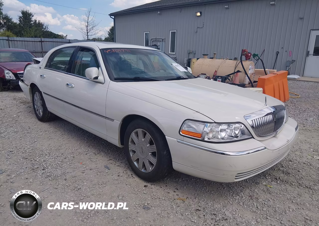 2005 Lincoln Town Car Signature Limited