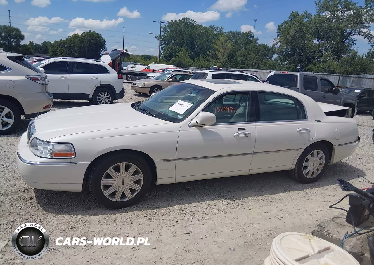 2005 Lincoln Town Car Signature Limited VIN:1LNHM82W15Y642223 - 15