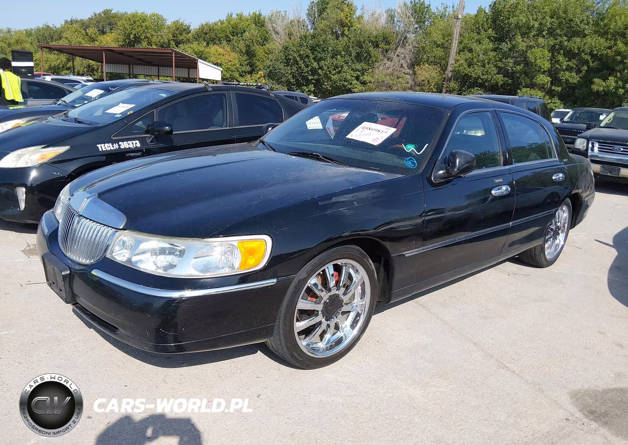 2002 Lincoln Town Car Signature VIN:1LNHM82W32Y656958 - 2