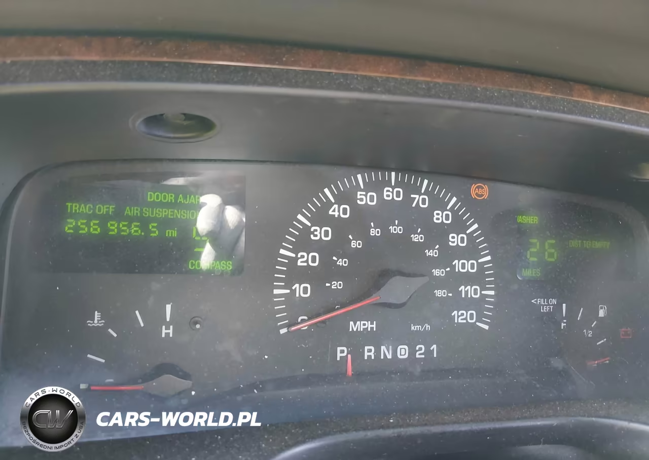 2002 Lincoln Town Car Signature VIN:1LNHM82W32Y656958 - 7