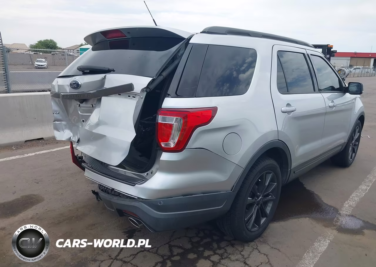2018 Ford Explorer Xlt VIN:1FM5K7D82JGA80981 - 4