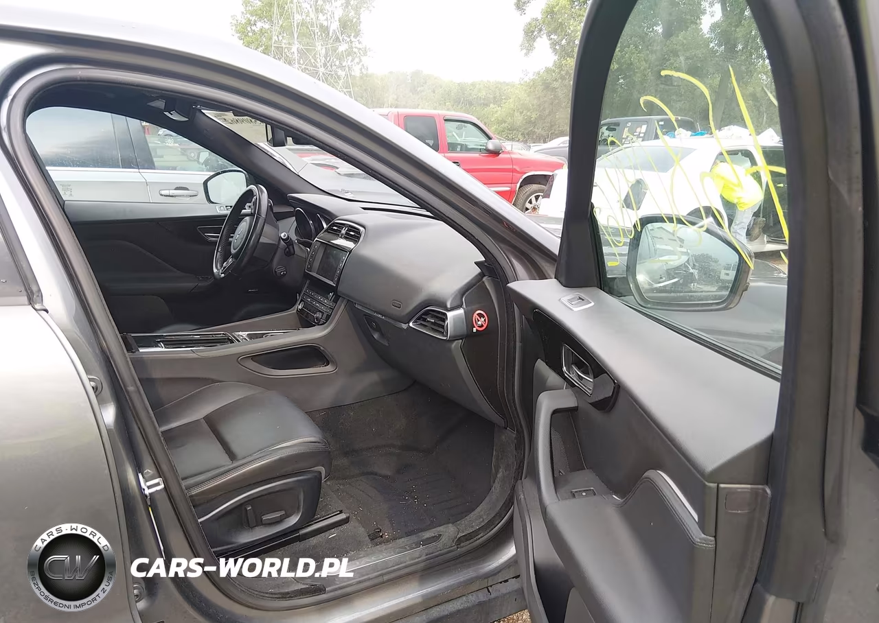 2018 Jaguar F-Pace 25T Premium VIN:SADCJ2FX8JA267493 - 5