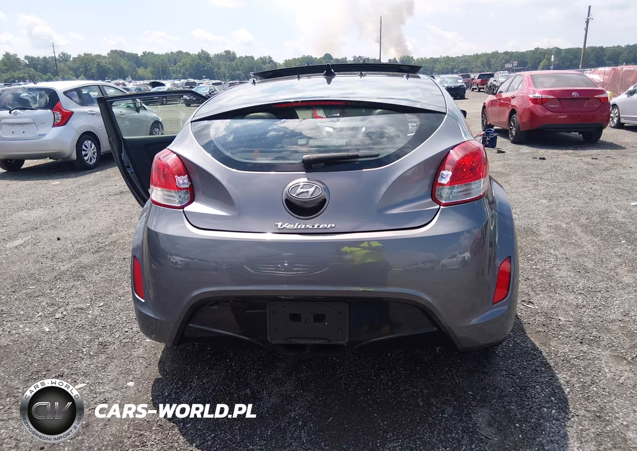 2016 Hyundai Veloster VIN:KMHTC6AD7GU267580 - 16
