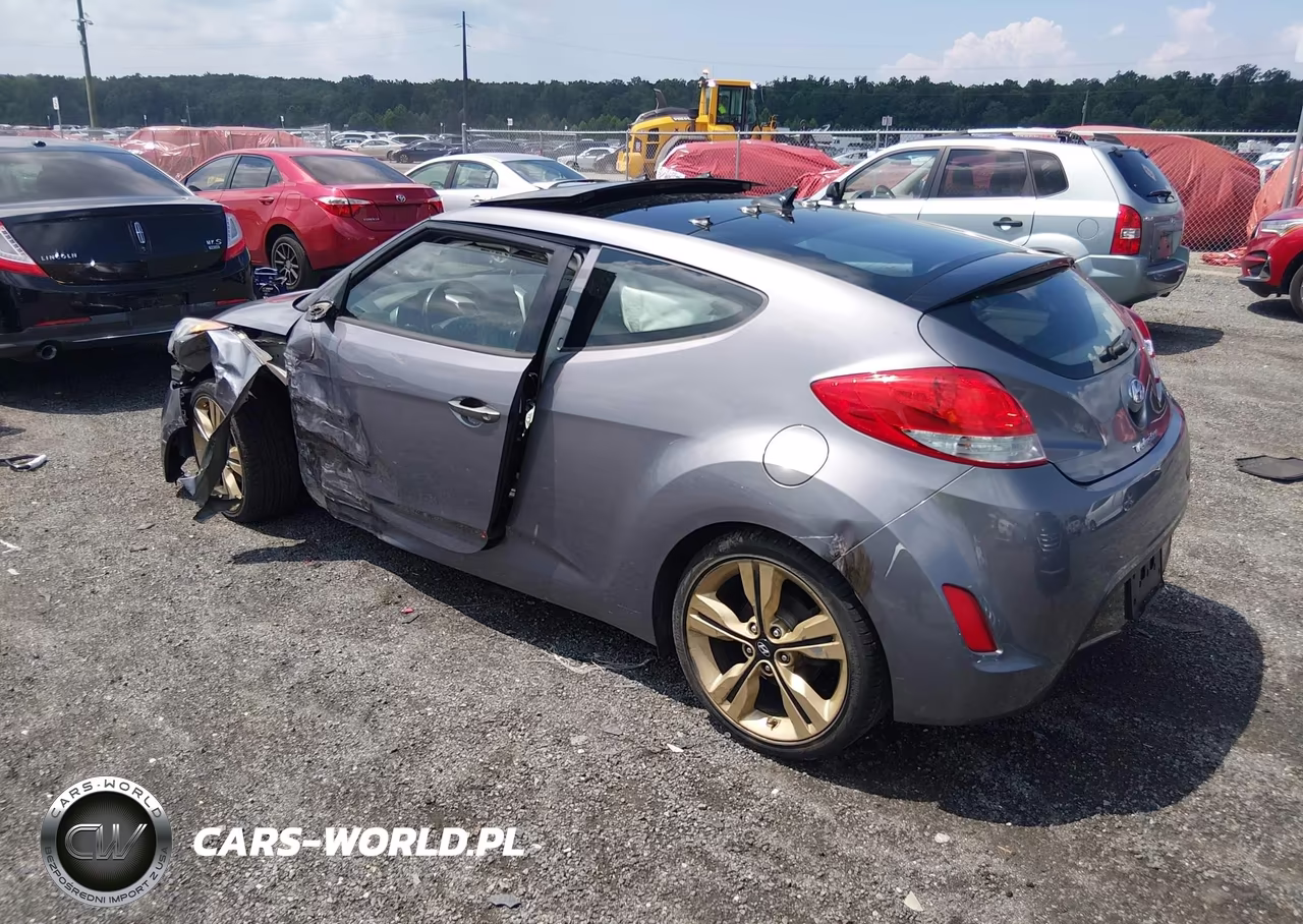 2016 Hyundai Veloster VIN:KMHTC6AD7GU267580 - 3