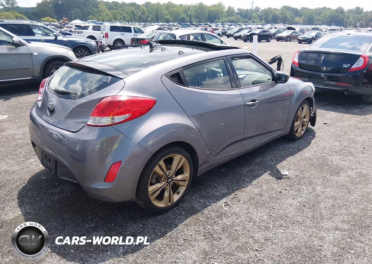 2016 Hyundai Veloster VIN:KMHTC6AD7GU267580 - 4