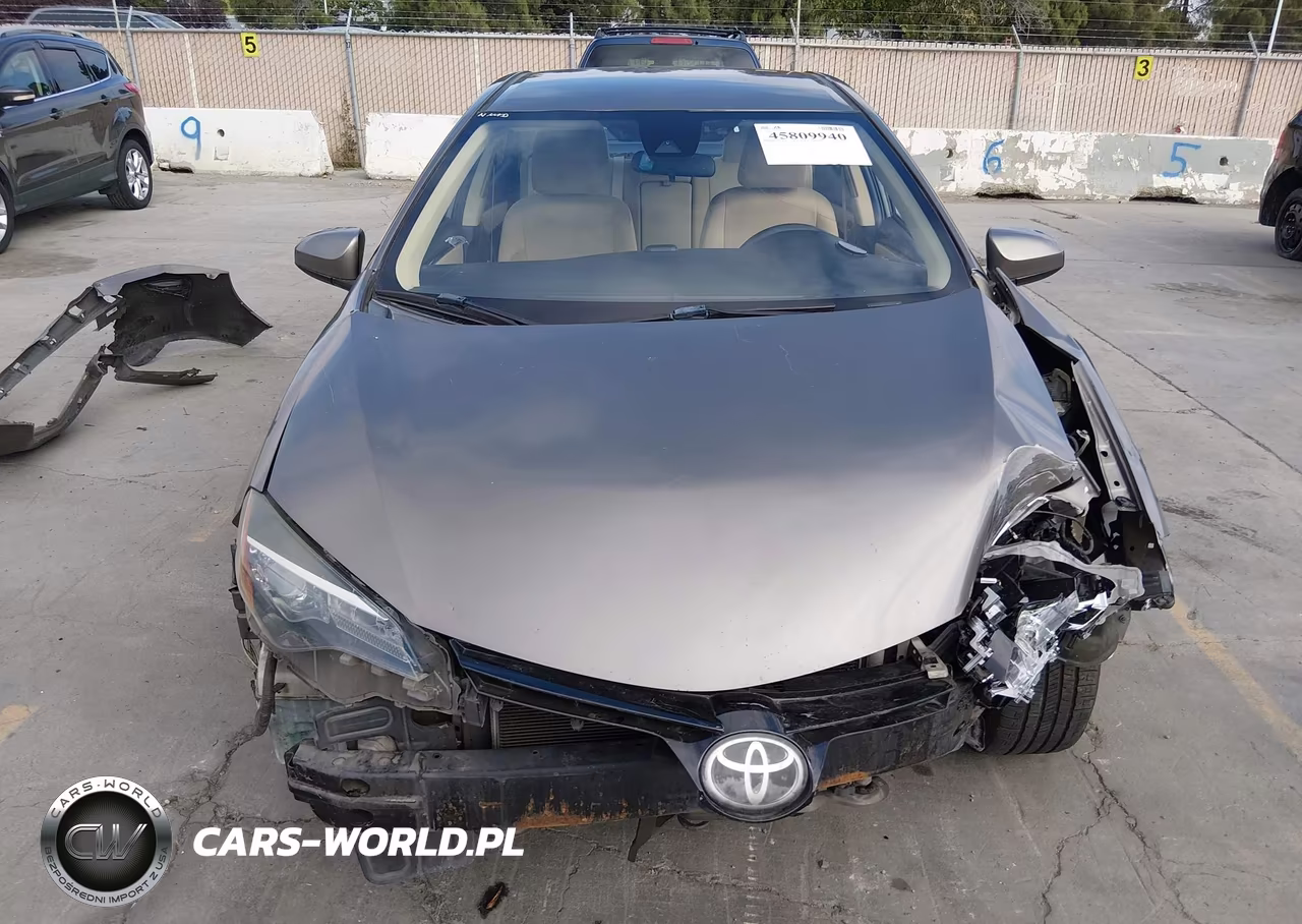 2018 Toyota Corolla Le VIN:5YFBURHE5JP788671 - 13