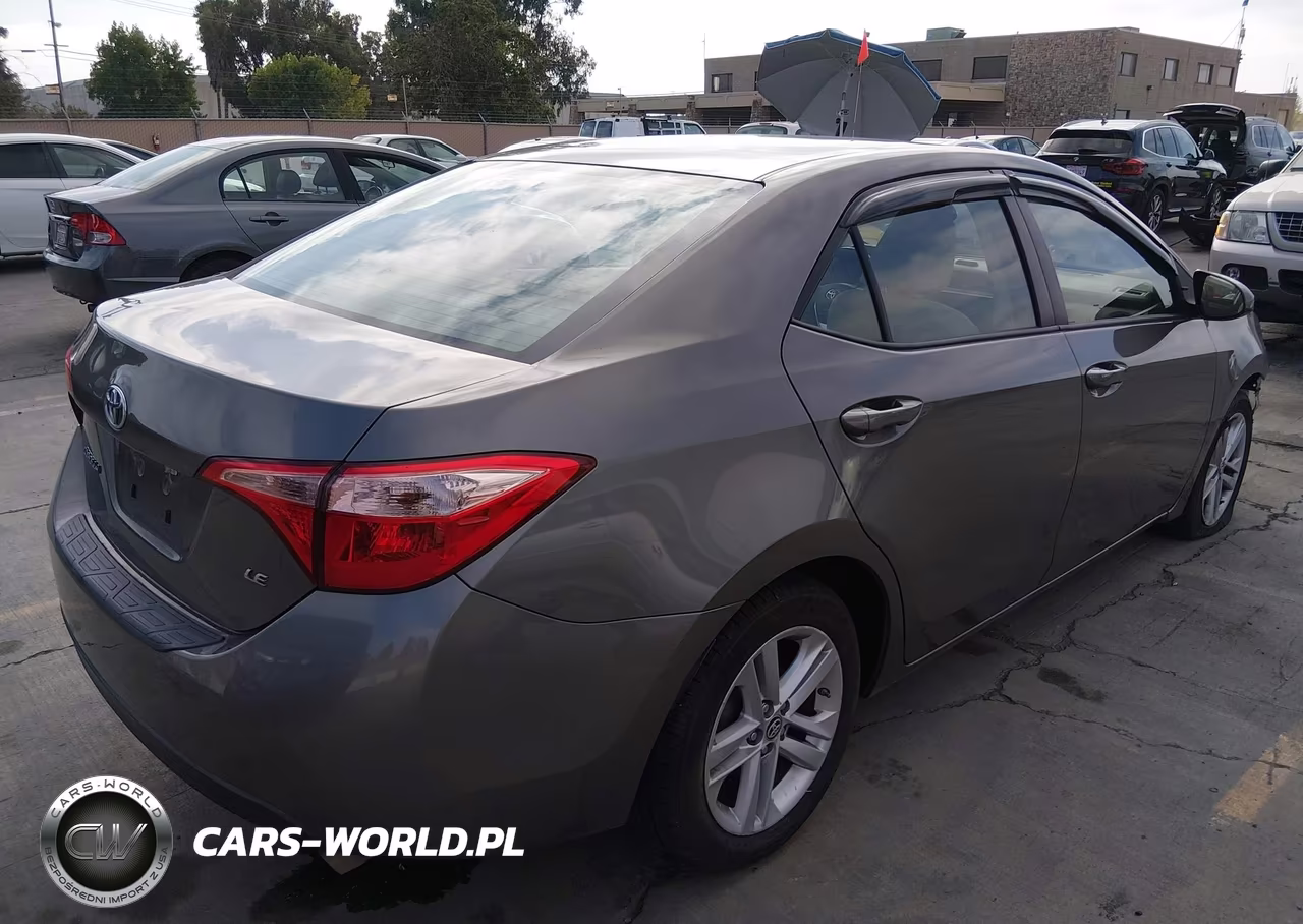 2018 Toyota Corolla Le VIN:5YFBURHE5JP788671 - 4