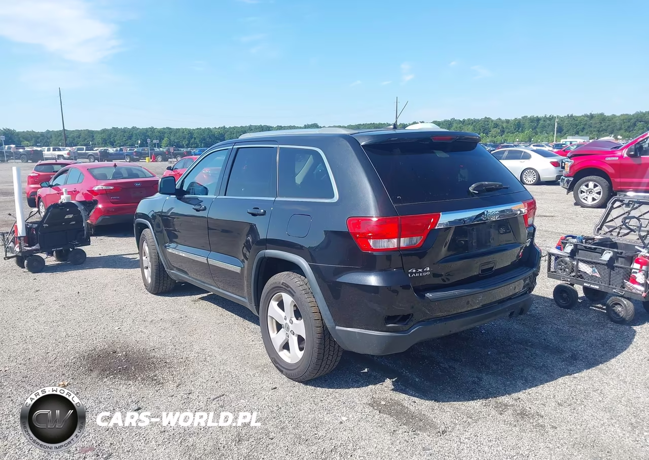 2013 Jeep Grand Cherokee Laredo VIN:1C4RJFAG4DC648044 - 3