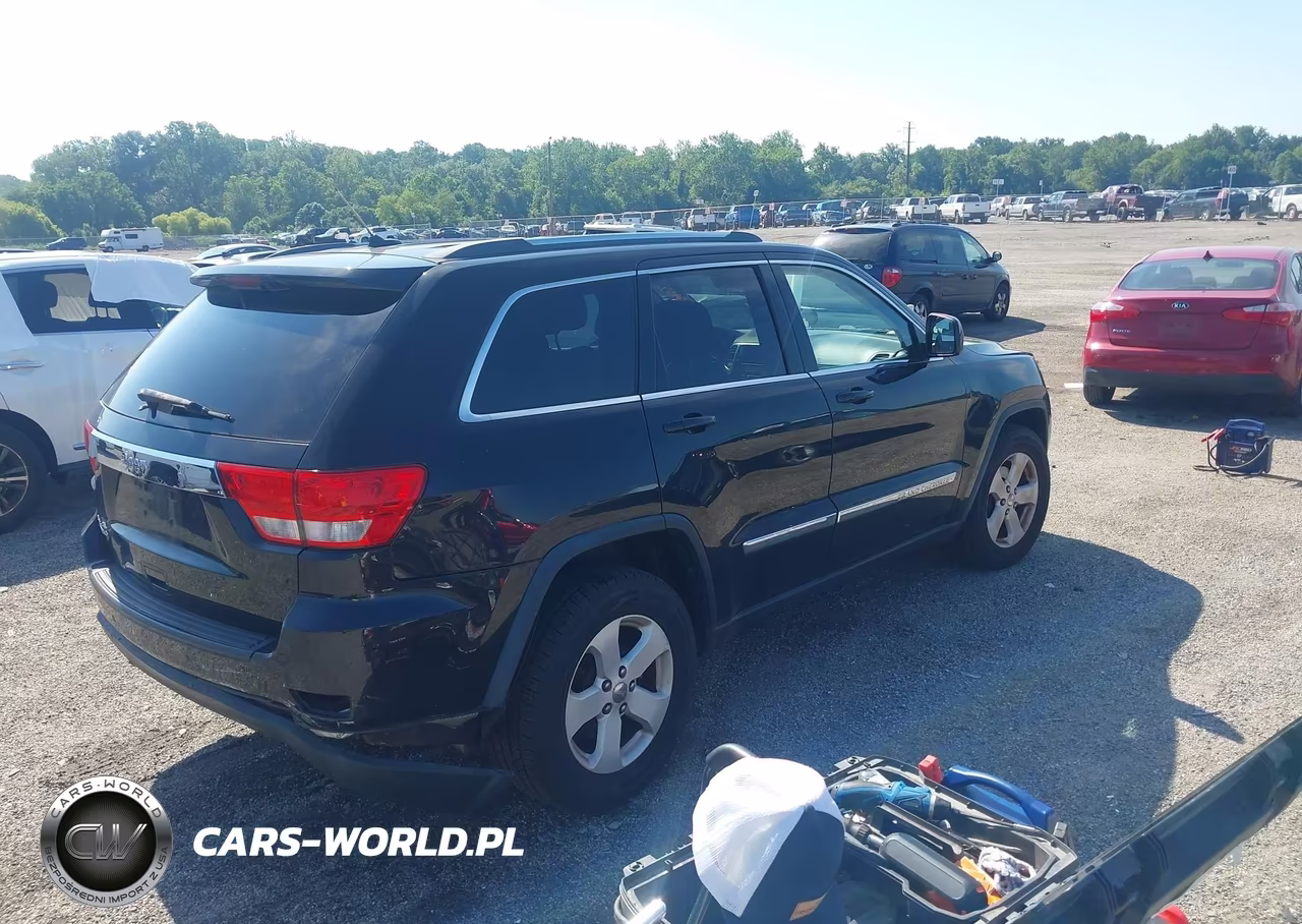 2013 Jeep Grand Cherokee Laredo VIN:1C4RJFAG4DC648044 - 4
