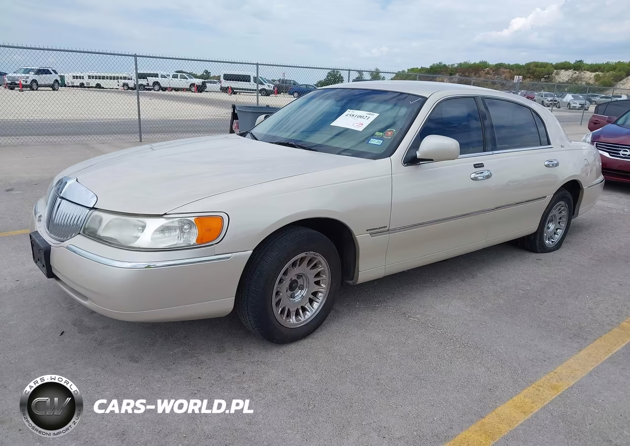 2002 Lincoln Town Car Cartier VIN:1LNHM83W52Y643479 - 2