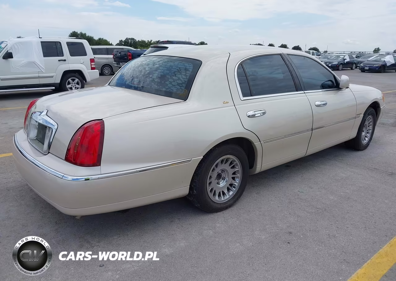 2002 Lincoln Town Car Cartier VIN:1LNHM83W52Y643479 - 4
