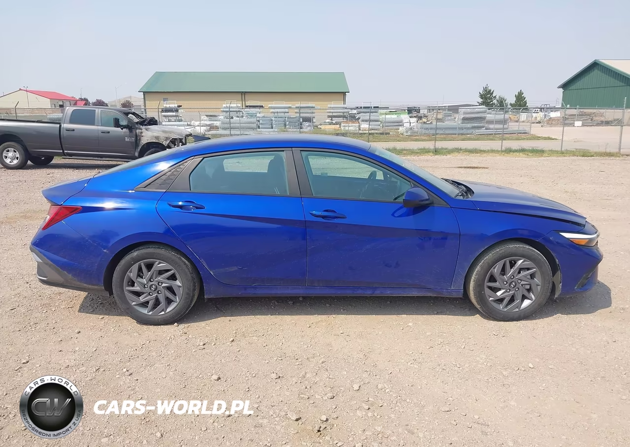 2024 Hyundai Elantra Hybrid Blue VIN:KMHLM4DJ3RU120985 - 13