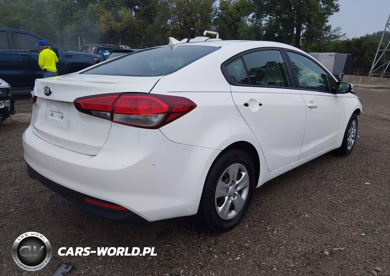 2018 Kia Forte Lx VIN:3KPFK4A78JE213701 - 4