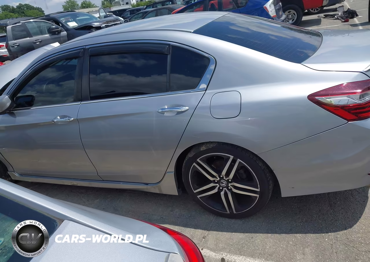 2017 Honda Accord Sport VIN:1HGCR2F5XHA082814 - 13