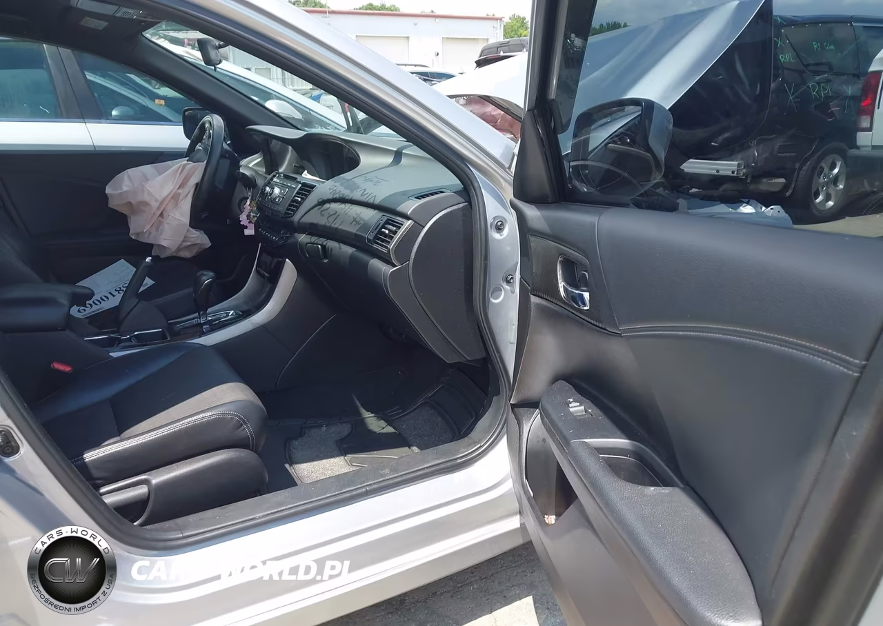 2017 Honda Accord Sport VIN:1HGCR2F5XHA082814 - 5
