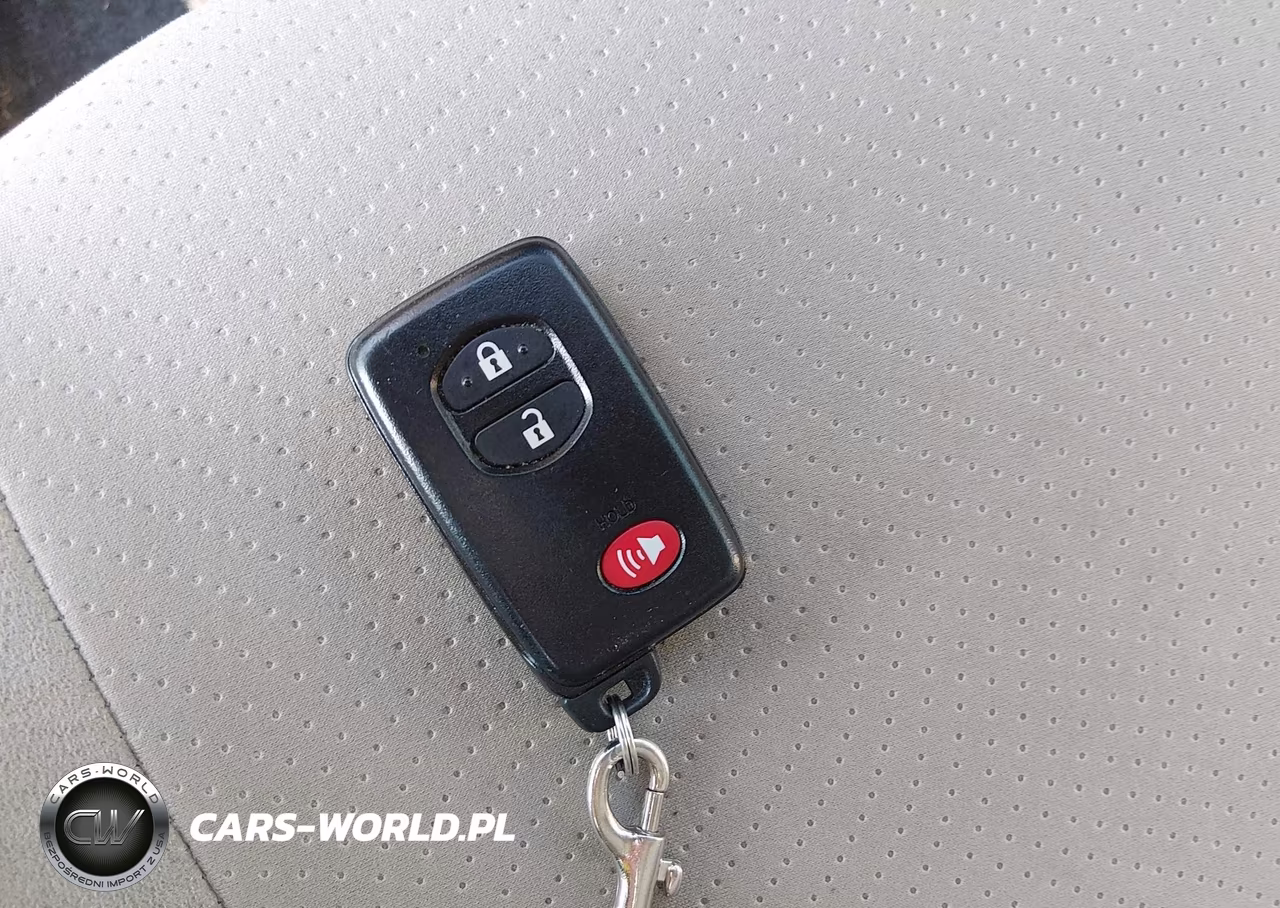 2013 Toyota Prius Three VIN:JTDKN3DU0D1620145 - 11