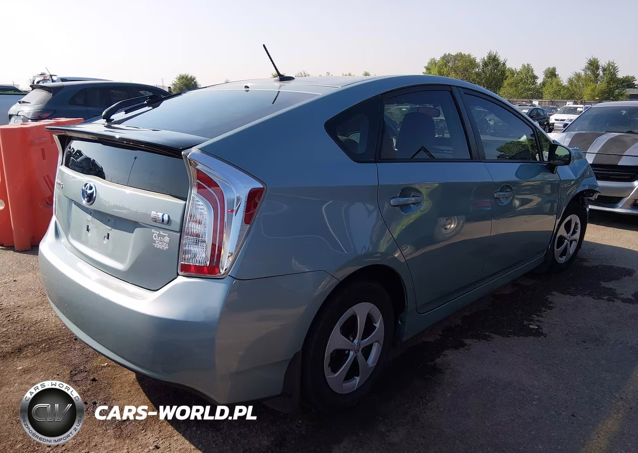 2013 Toyota Prius Three VIN:JTDKN3DU0D1620145 - 4