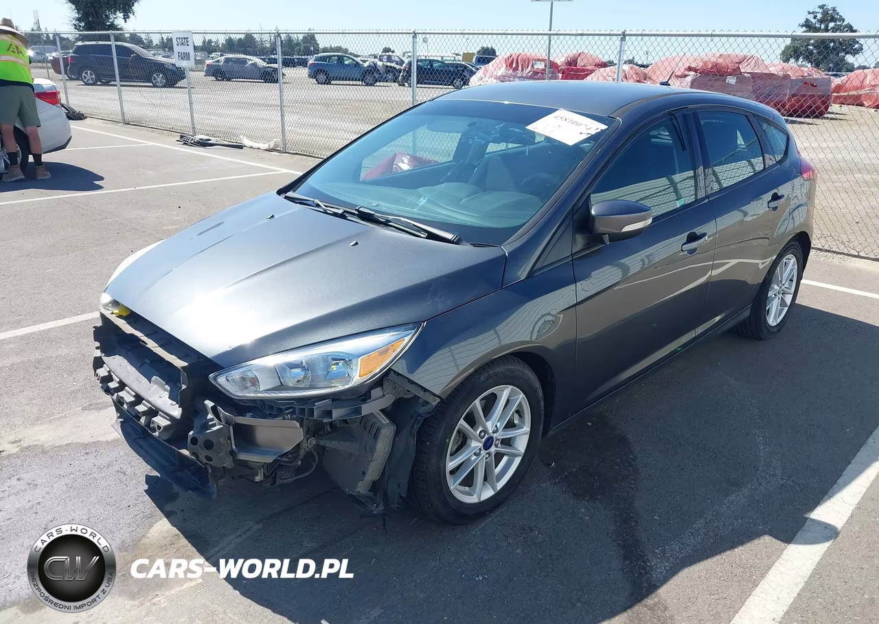 2017 Ford Focus Se VIN:1FADP3K23HL215031 - 2
