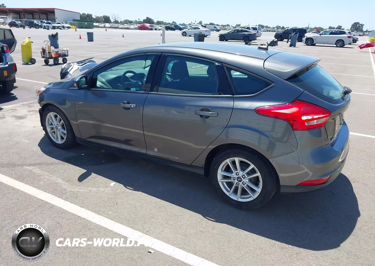 2017 Ford Focus Se VIN:1FADP3K23HL215031 - 3
