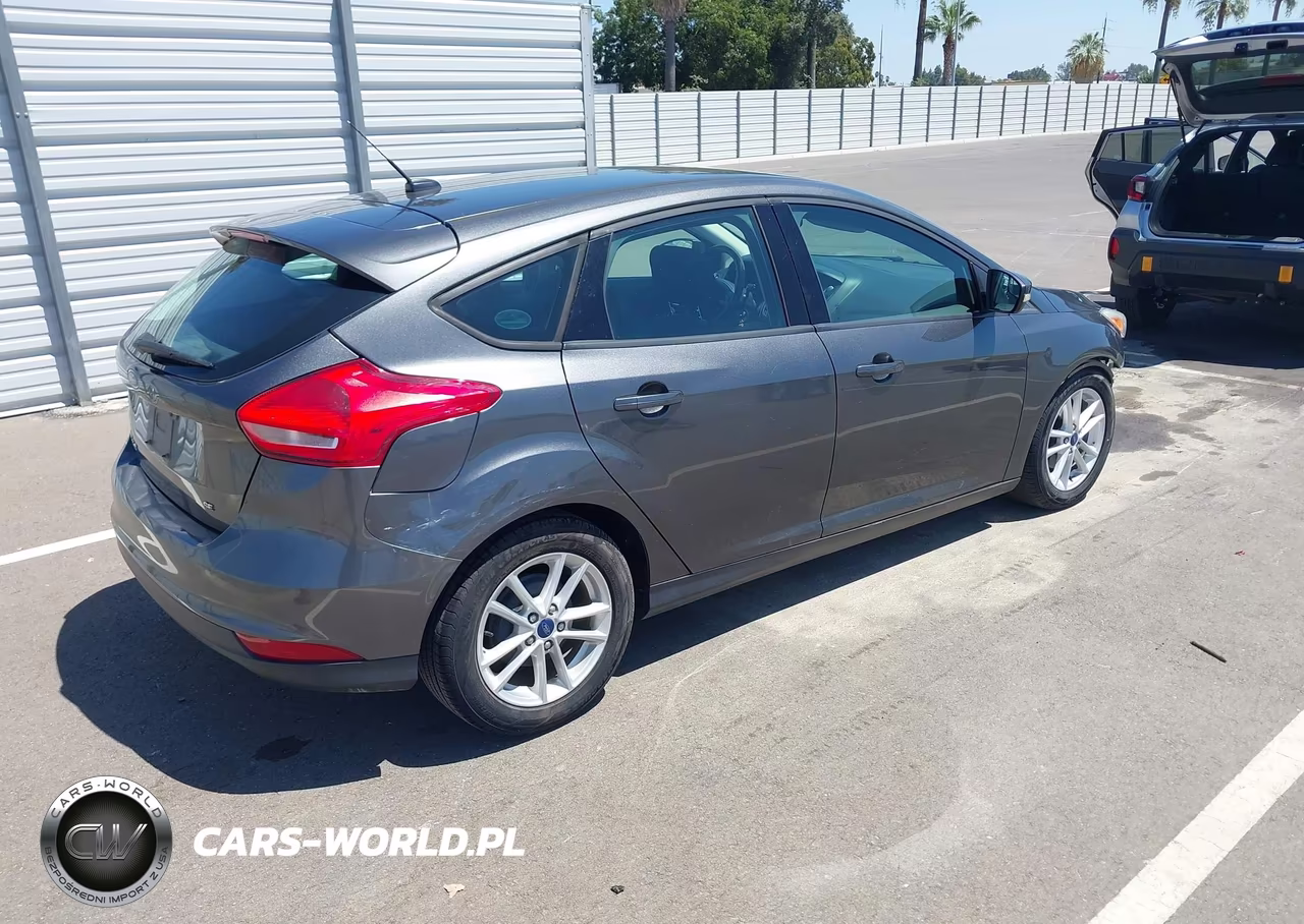 2017 Ford Focus Se VIN:1FADP3K23HL215031 - 4