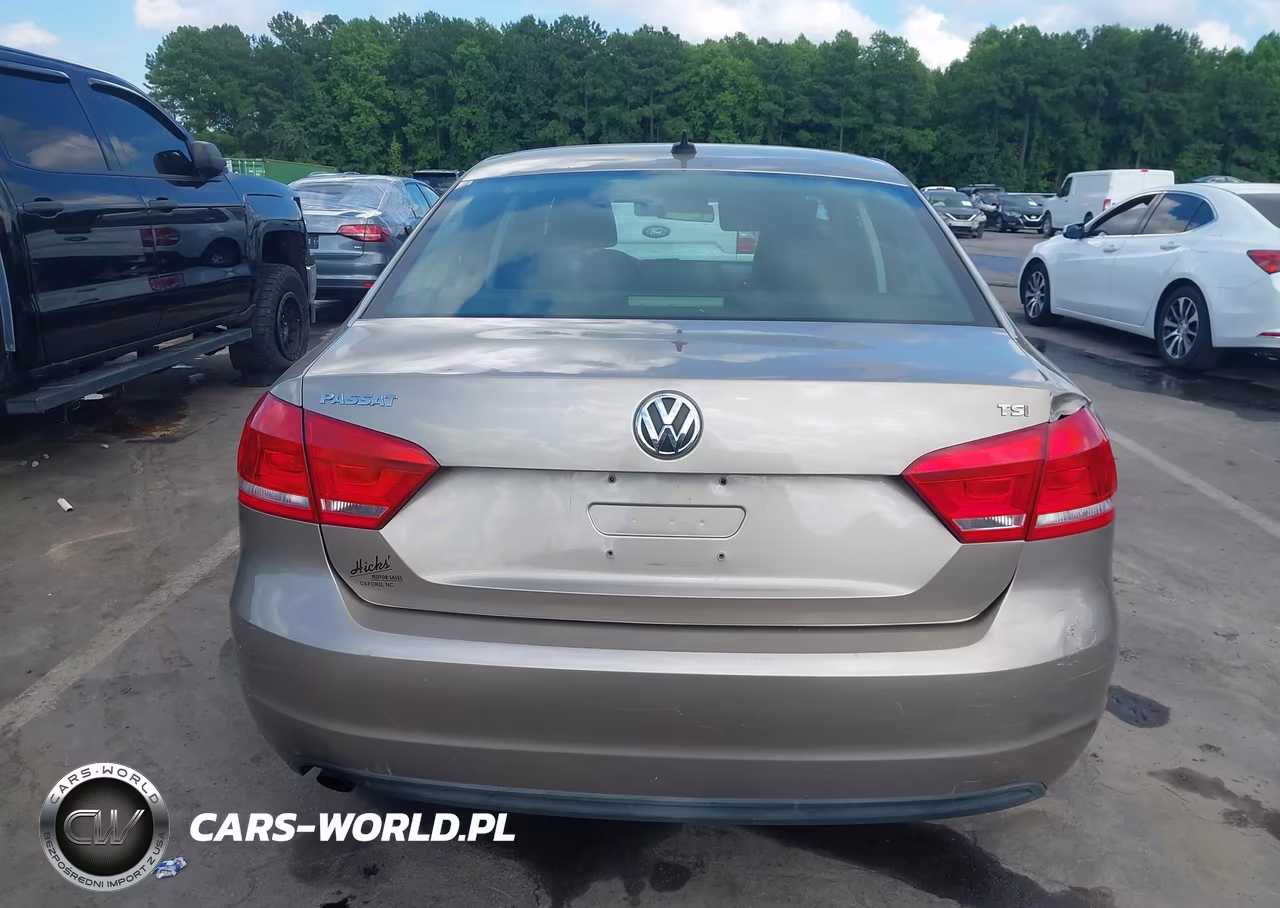 2015 Volkswagen Passat 1.8T Wolfsburg Edition VIN:1VWAT7A32FC043045 - 17
