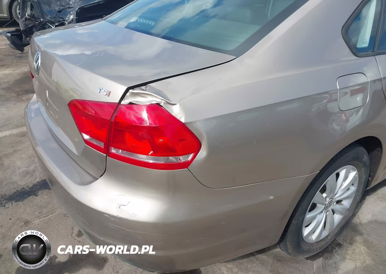 2015 Volkswagen Passat 1.8T Wolfsburg Edition VIN:1VWAT7A32FC043045 - 18