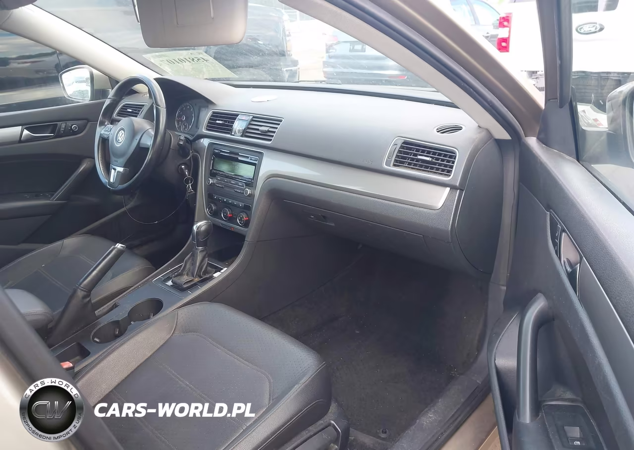 2015 Volkswagen Passat 1.8T Wolfsburg Edition VIN:1VWAT7A32FC043045 - 5