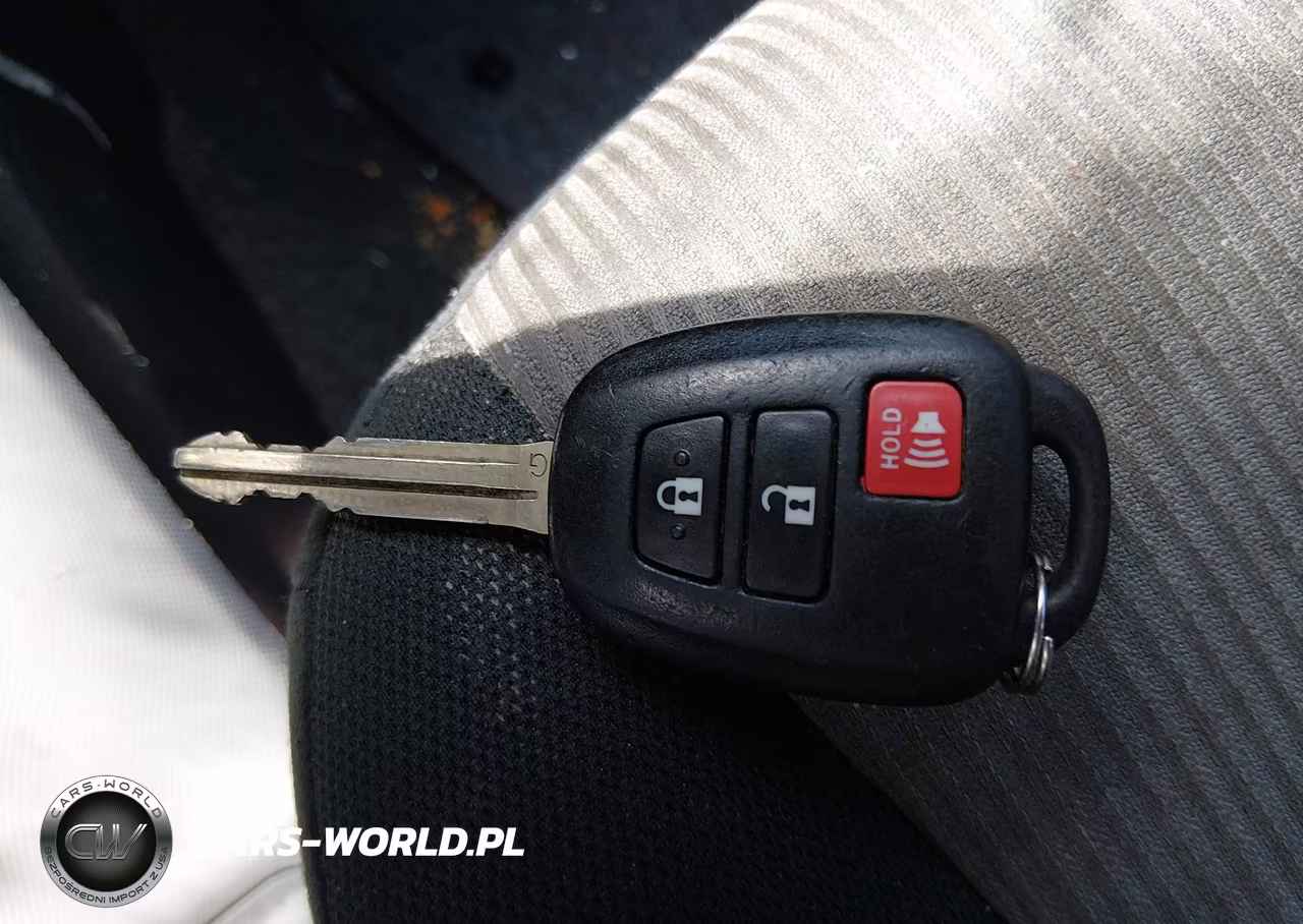 2014 Toyota Prius C Two VIN:JTDKDTB32E1073796 - 11