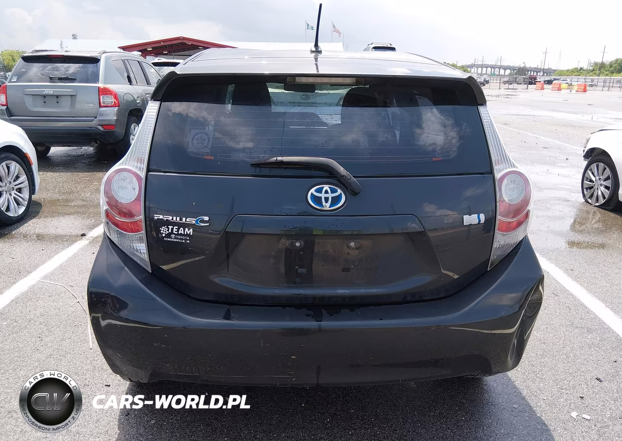 2014 Toyota Prius C Two VIN:JTDKDTB32E1073796 - 16