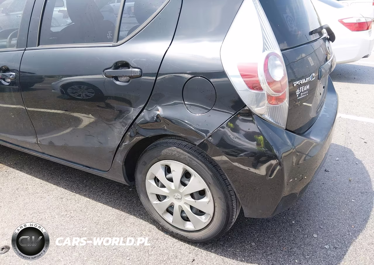 2014 Toyota Prius C Two VIN:JTDKDTB32E1073796 - 17