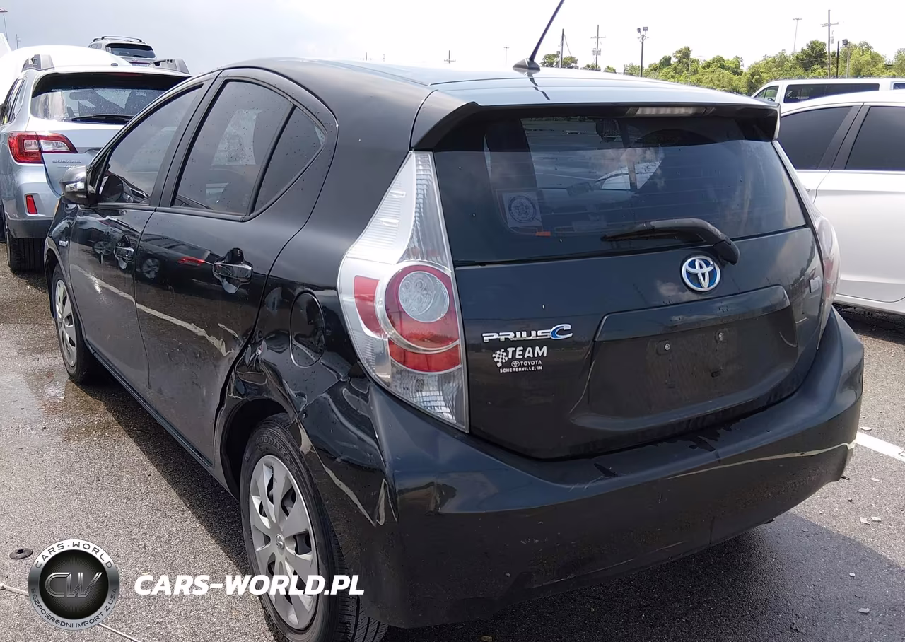 2014 Toyota Prius C Two VIN:JTDKDTB32E1073796 - 3