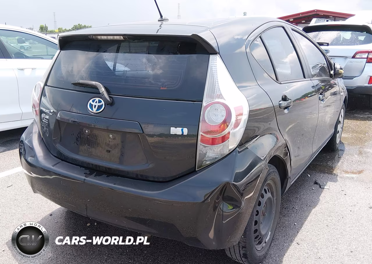 2014 Toyota Prius C Two VIN:JTDKDTB32E1073796 - 4