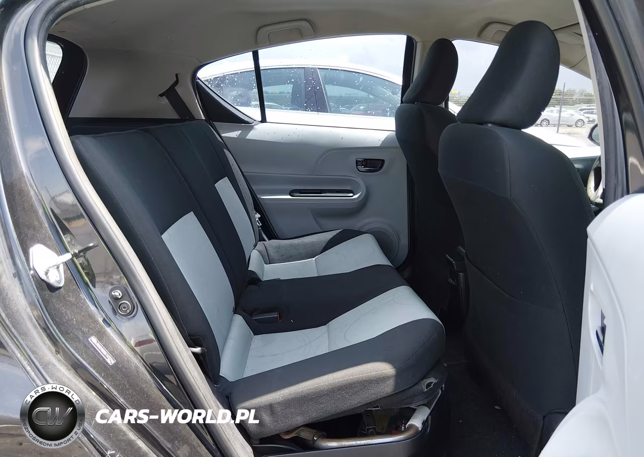 2014 Toyota Prius C Two VIN:JTDKDTB32E1073796 - 8