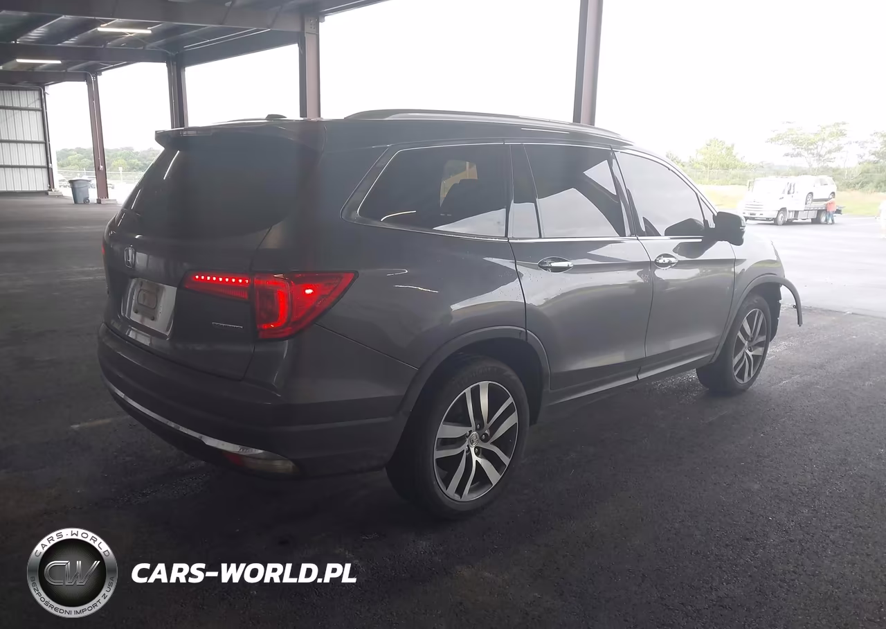 2018 Honda Pilot Touring VIN:5FNYF5H94JB010292 - 4