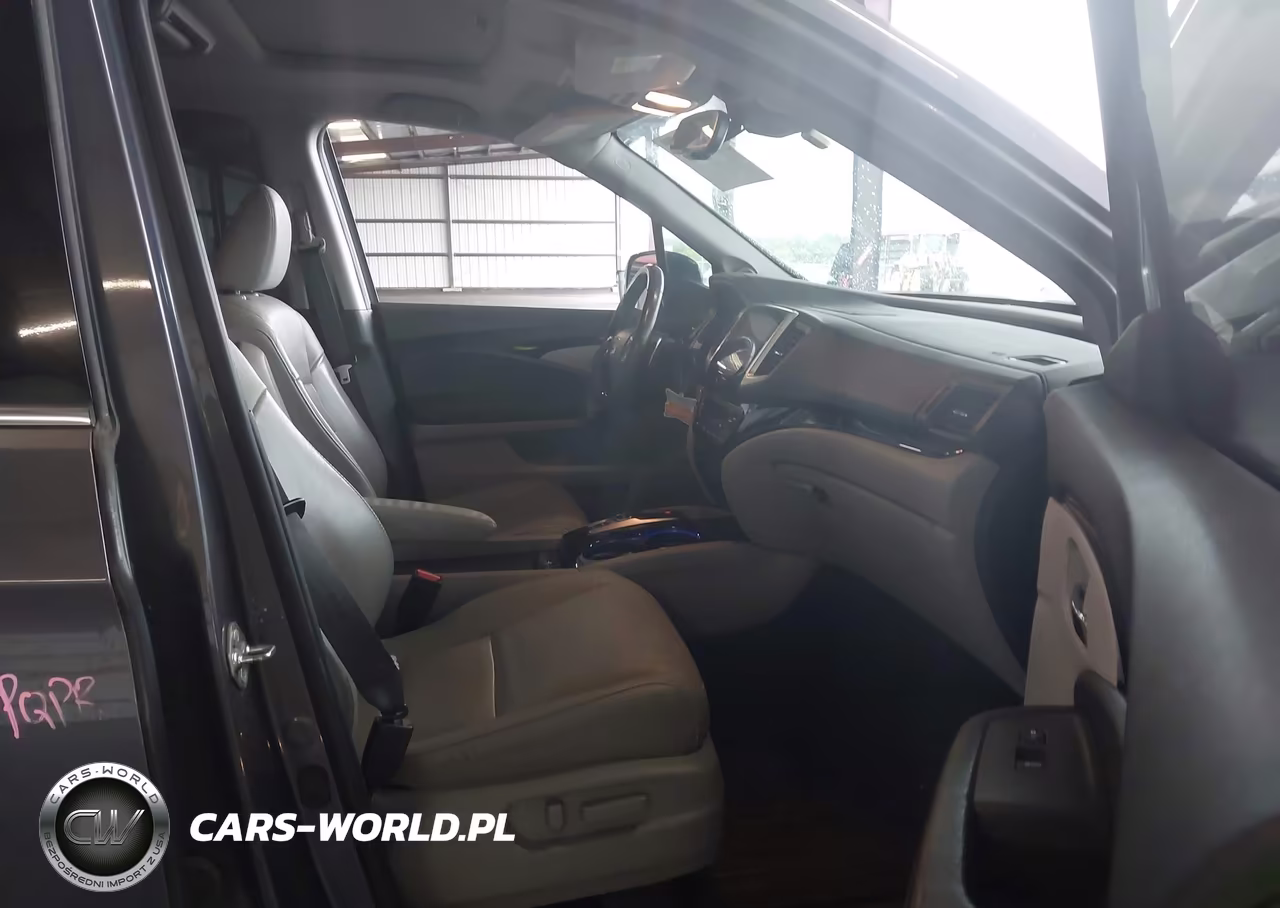 2018 Honda Pilot Touring VIN:5FNYF5H94JB010292 - 5