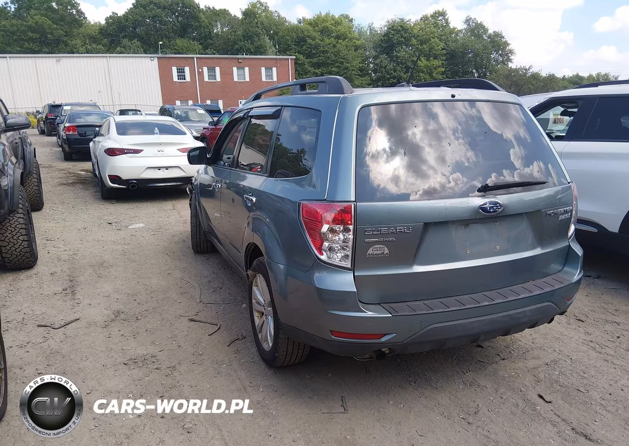 2011 Subaru Forester 2.5X Premium VIN:JF2SHADC1BH754428 - 3