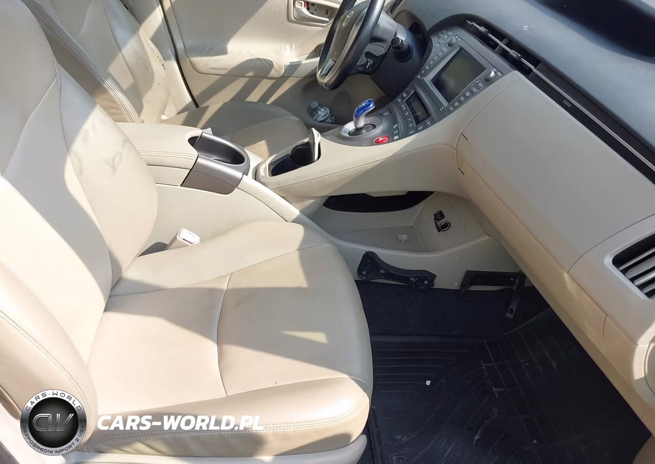 2012 Toyota Prius Four VIN:JTDKN3DU7C5388084 - 5