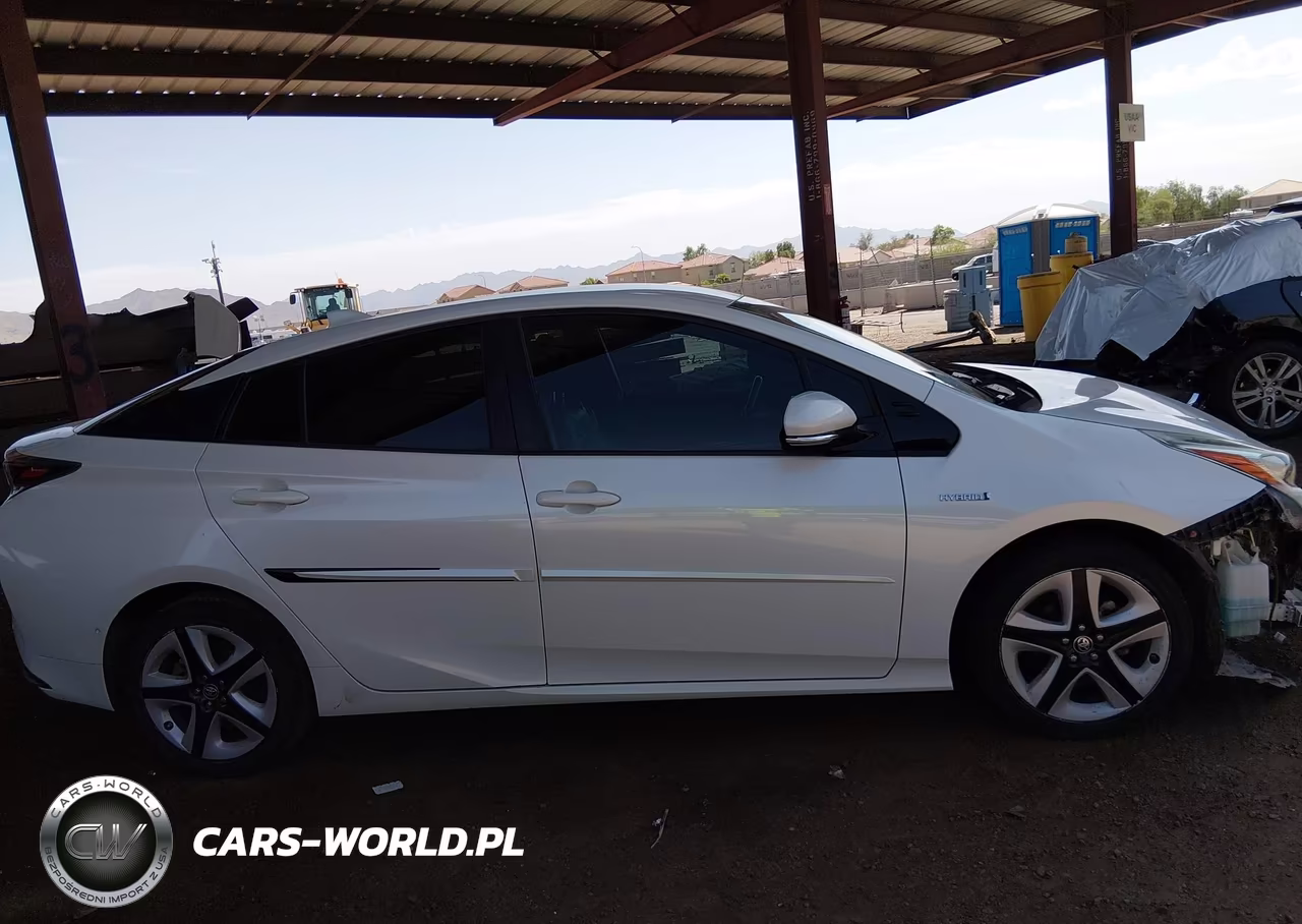 2018 Toyota Prius Four Touring VIN:JTDKARFU1J3061913 - 14