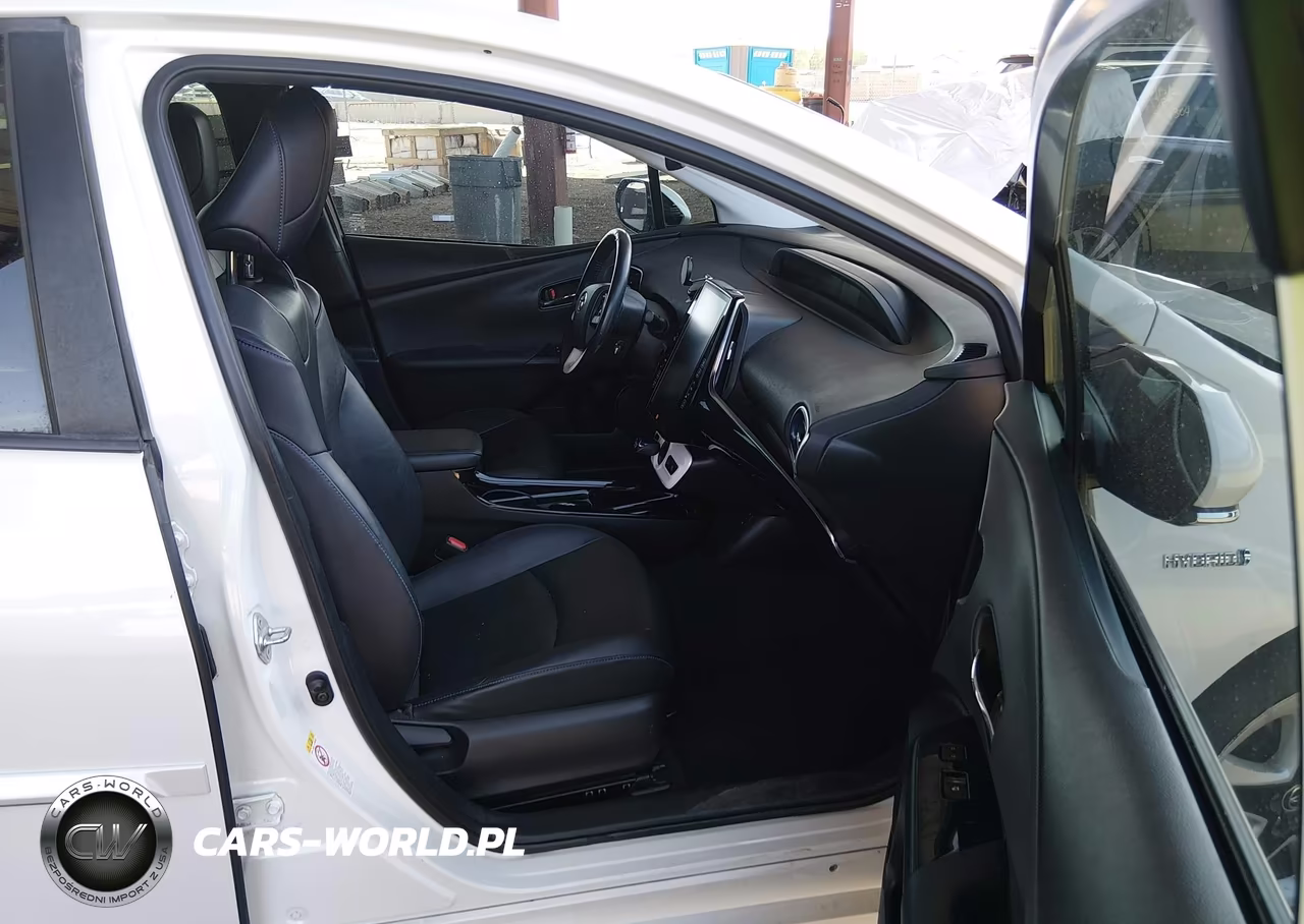 2018 Toyota Prius Four Touring VIN:JTDKARFU1J3061913 - 5