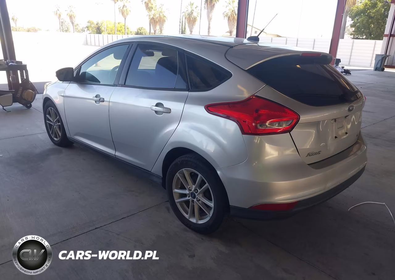 2017 Ford Focus Se VIN:1FADP3K23HL214977 - 3